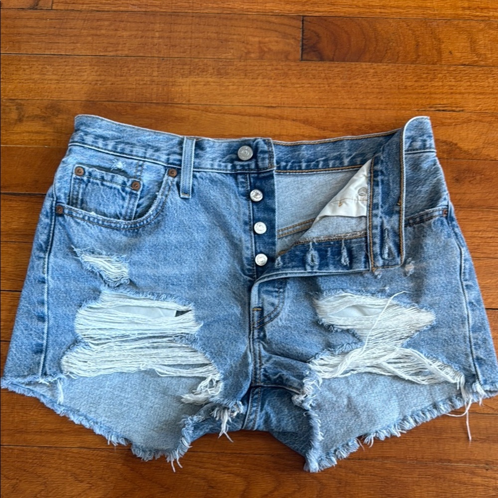 Levi’s 501 High Rise Med Wash Denim Shorts for Women